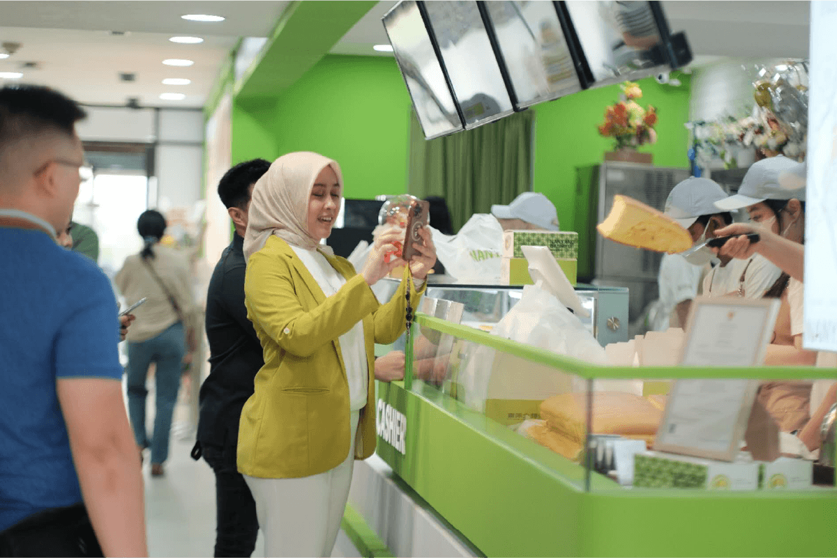 Ekonomi Malam Ramadhan: Keajaiban Cahaya Bulan di Toko Kue(图1) Ekonomi Malam Ramadhan: Keajaiban Cahaya Bulan di Toko Kue(图1)