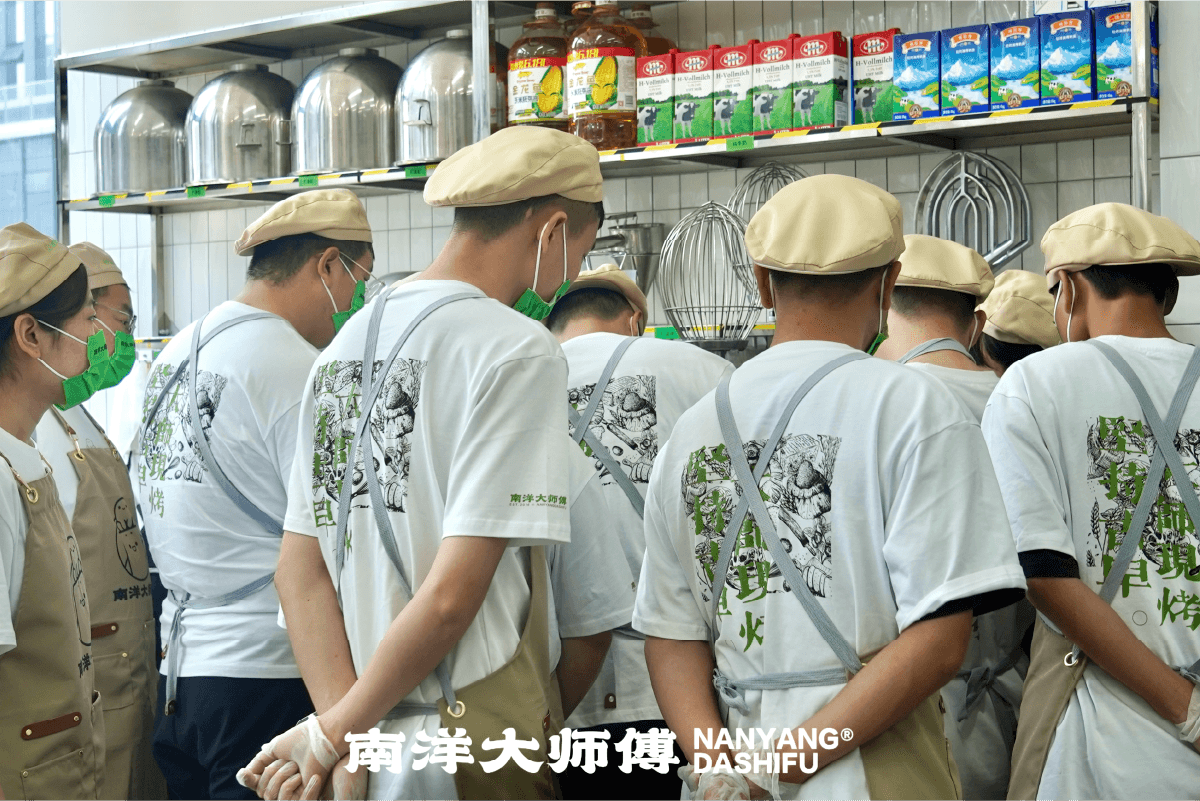 Bagaimana Guru Nanyang Menjadikan Sepotong Kue Menjadi Bisnis Besar di Pasar Indonesia(图1) Bagaimana Guru Nanyang Menjadikan Sepotong Kue Menjadi Bisnis Besar di Pasar Indonesia(图1)