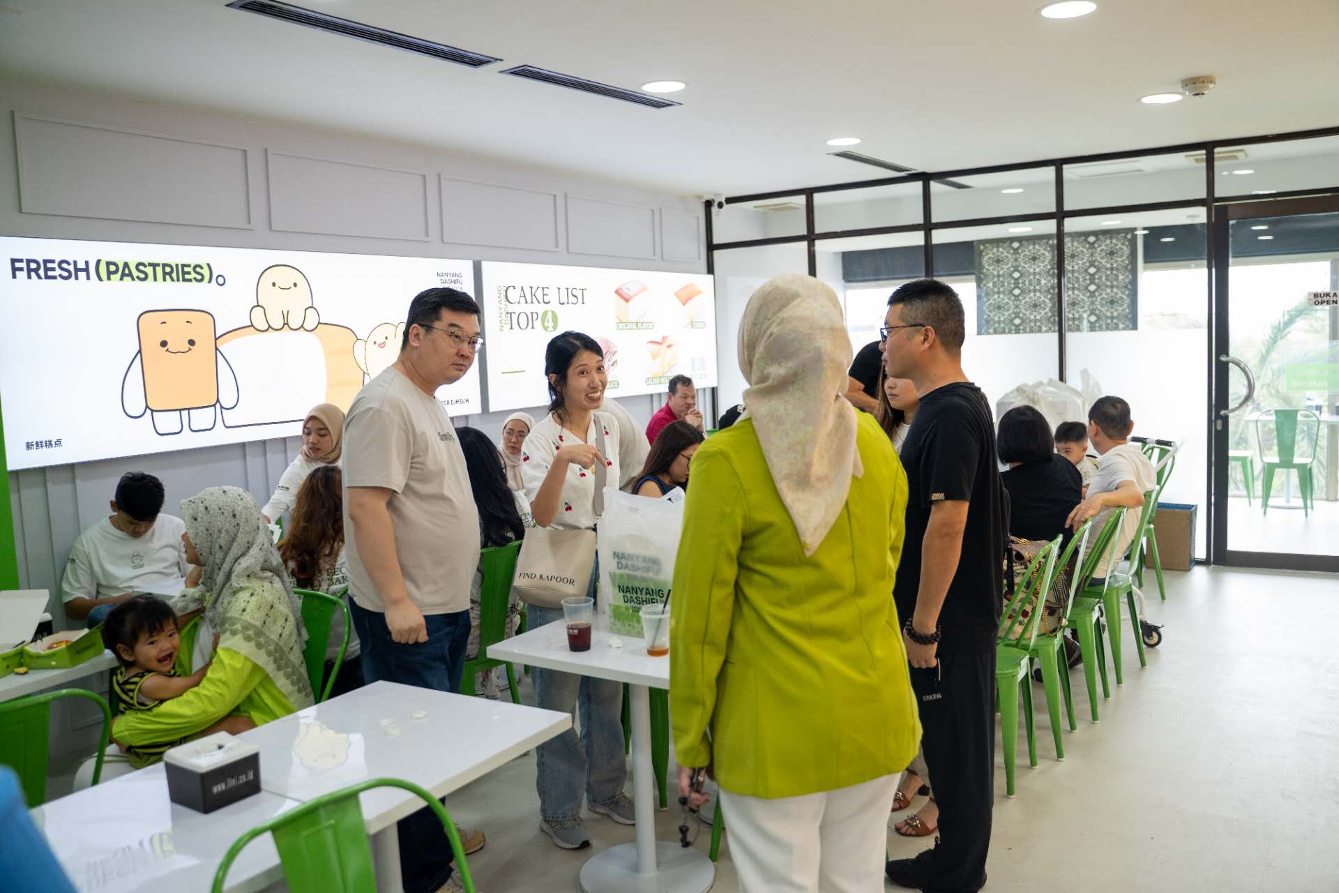 Pengalaman Imersif: Narasi Ruang dan Daya Tarik Sosial di Toko Nanyangdashifu di Indonesia(图1)